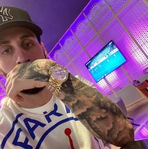 Meet your Posher, Santos